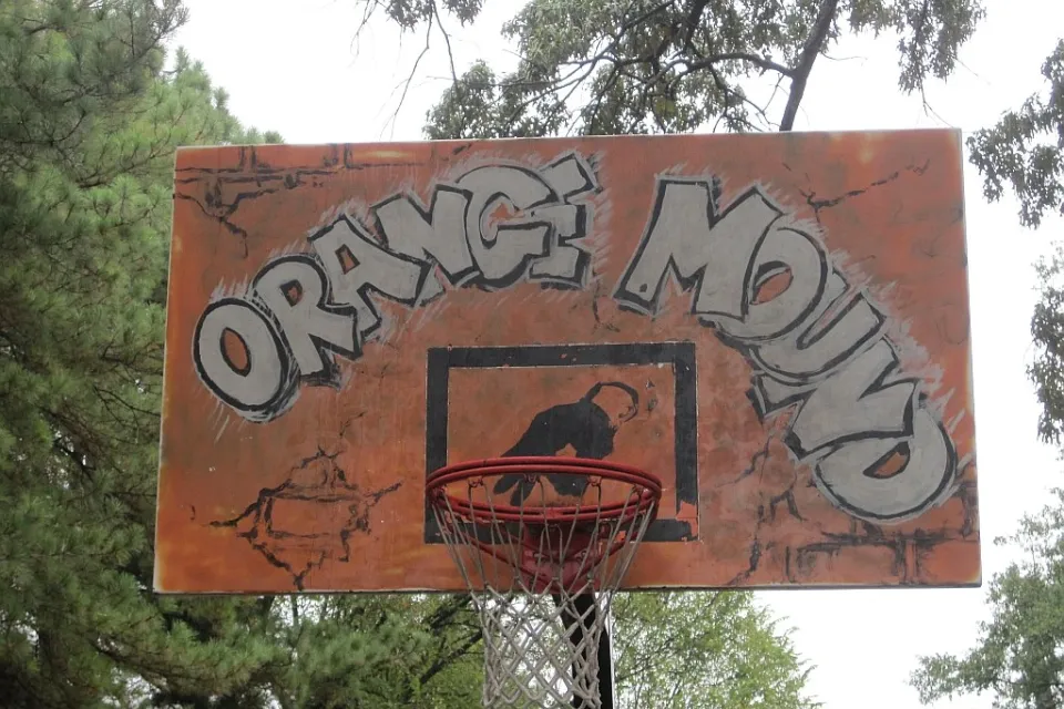 The backboar of a basketball hoop is painted orange with the words "orange Mound"--the name of a historically black neighborhood in Memphis, Tennessee.
